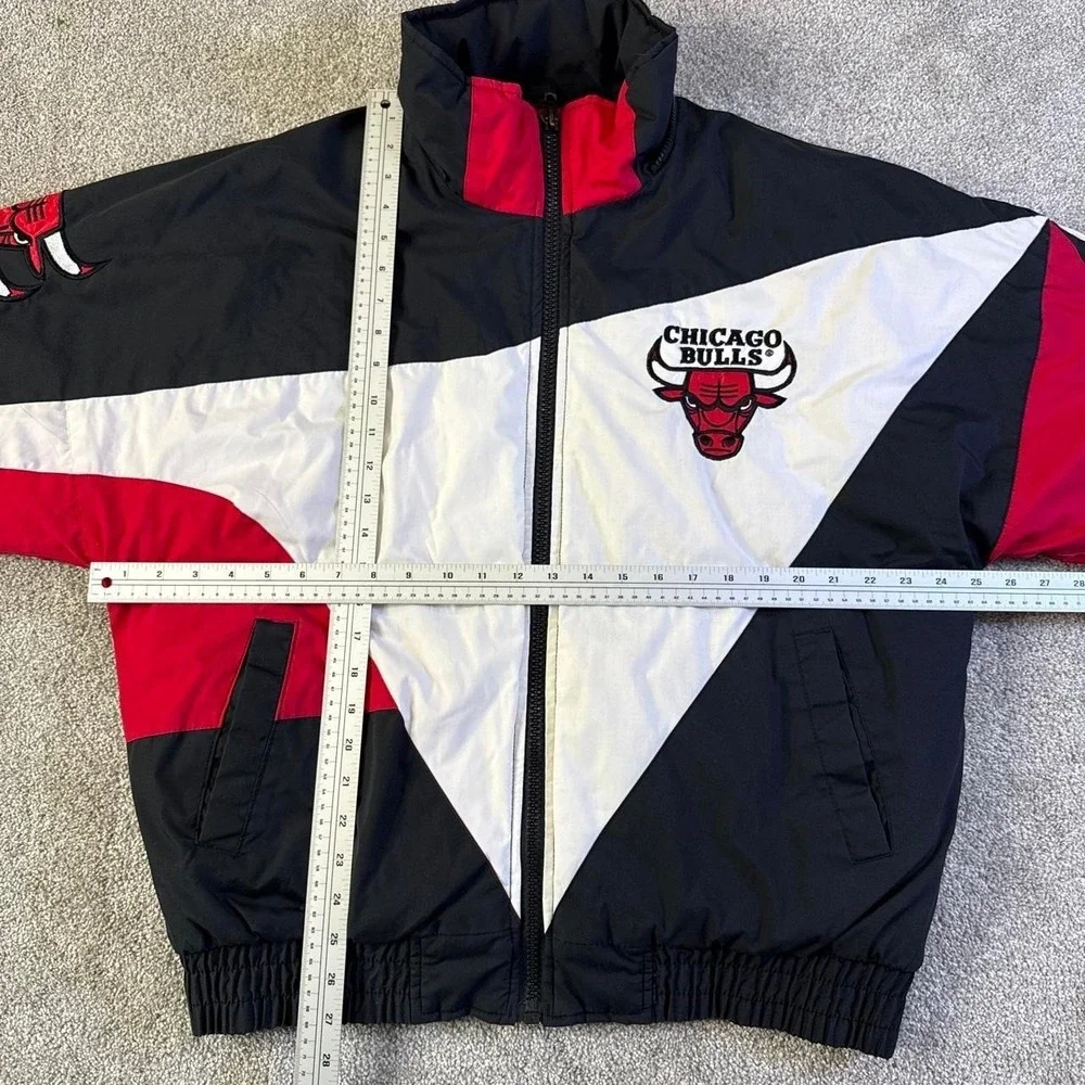 Vintage 1990s Chicago Bulls Pro Player Puffer Jacket Embroidered NBA Medium